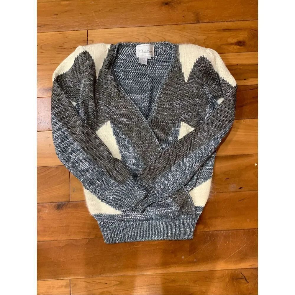 Gray and White Vintage Sweater #fall #winter